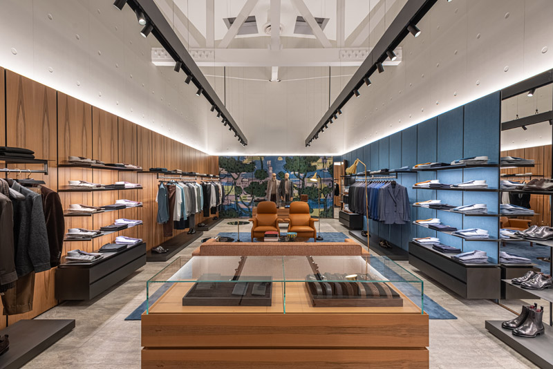 Ralph Gets a Renovation  Clothing store interior, Store design